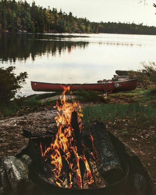 takemecamping: Mondays are always better when you spend them around a campfire!! @karen__fitzpatrick