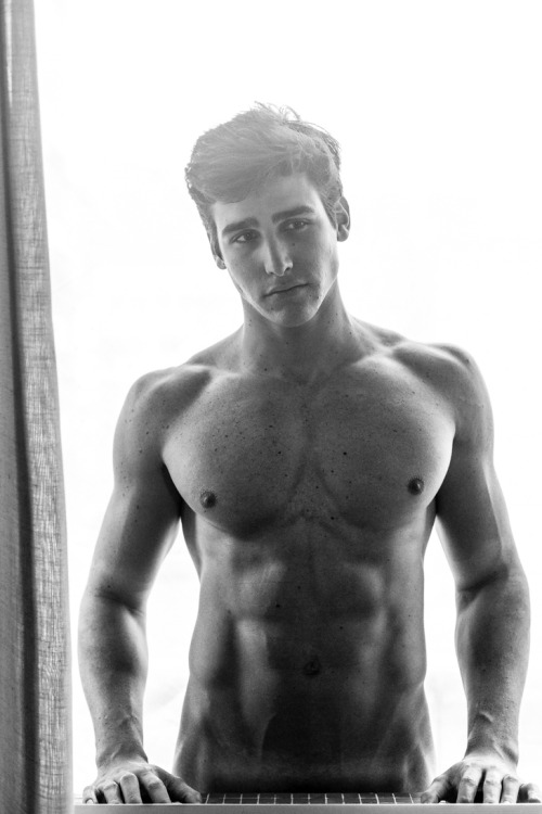 radkidintown:  WHO THE HELL IS THIS GUY. I FELL IN LOVE WITH HIM RIGHT AWAY. 