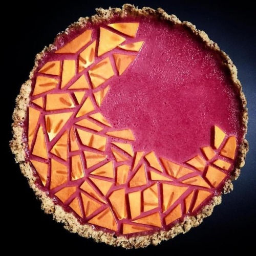 alsgia:mymodernmet:This Creative Woman Excels at Baking Art Pies with Avant-Garde Crust Designs@lady