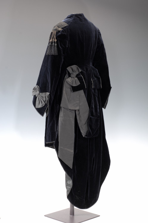 theclothingproject: mimic-of-modes: theclothingproject: Collection’s Highlight: Riding Coat/ P