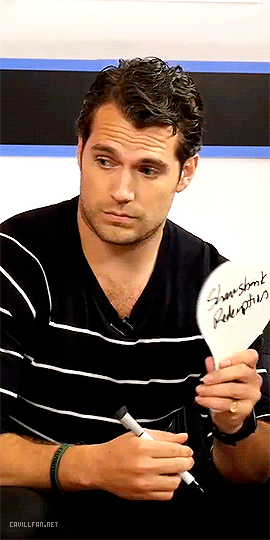 cavillfan:#HenryCavill jugando Tag it! durante la promoción de #ManFromUncle en la Comic Con 2015 11