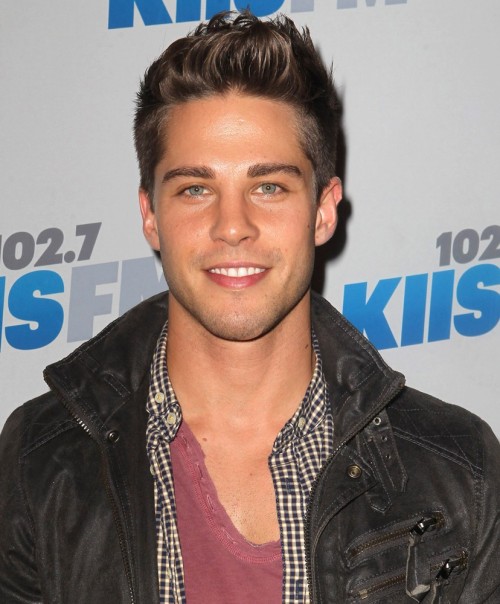 poangielsku:  Dean Geyer, Australian actor from Glee, Terra Nova and Neighbours 