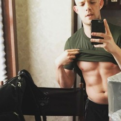 manculture:  Russell Tovey