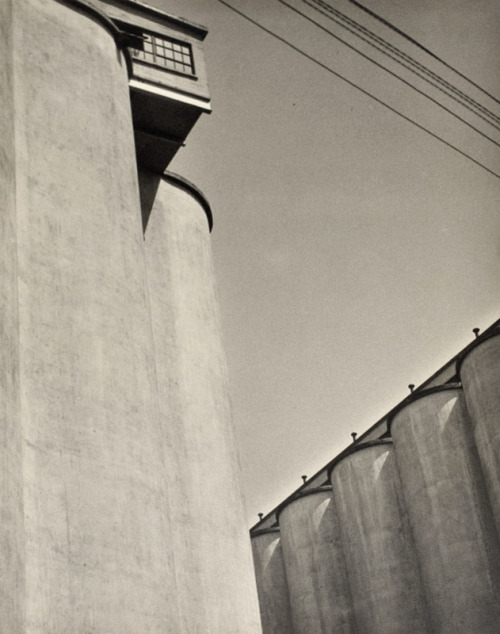 joeinct:Untitled, Photo by John Vanderpant, 1934