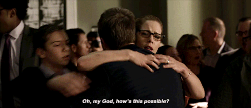 oliverfelicitygifs: Mr. Queen, see probation, and you’re free to go.