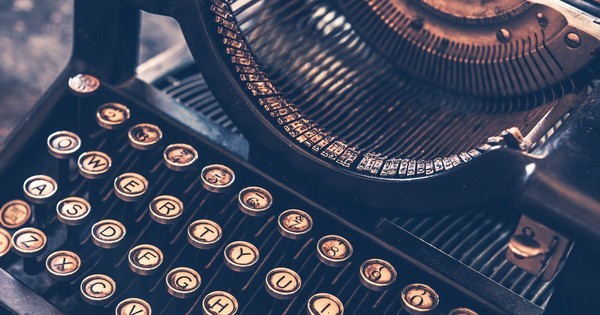 Whatβs the difference between -μ
λλ€ and -μμ/-μ΄μ verb endings? Is one more polite than the other?