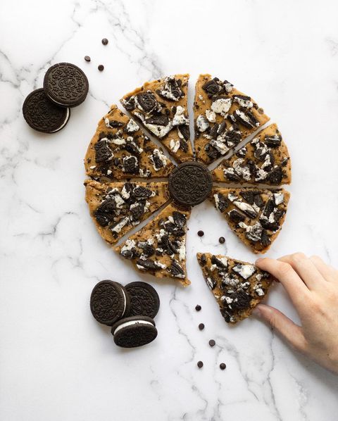 FROZEN OREO COOKIE DOUGH PIZZA (V)Congratulations rawnutritioncanada for having the winning submissi