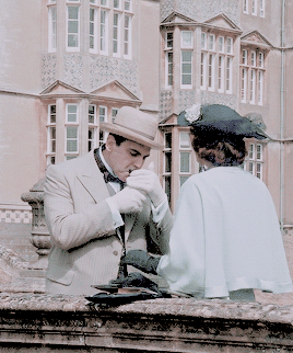 poirott:“What beautiful gardens, Monsieur Poirot. It is so good of you to escort me.”“I wanted to br