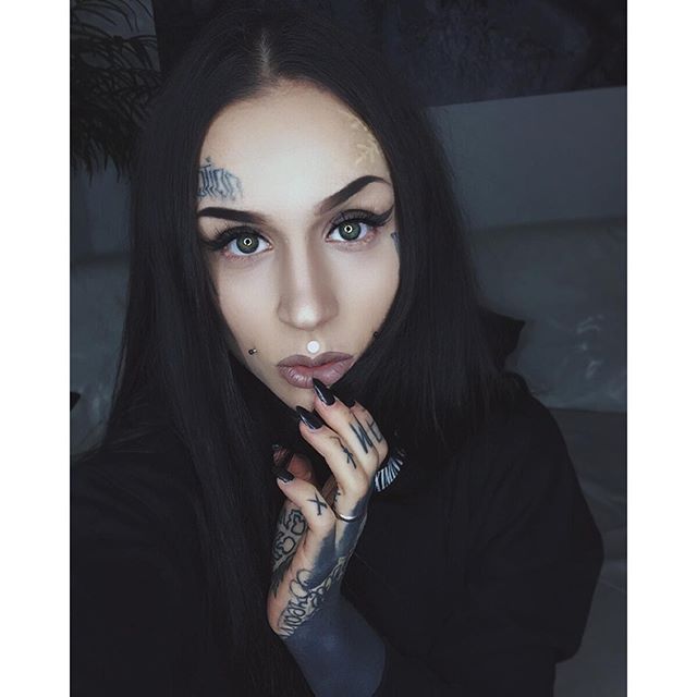 socialpsychopathblr:  Monami Frost
