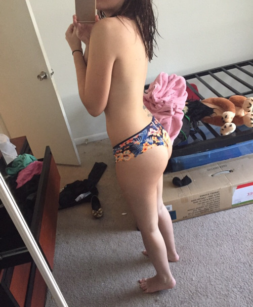 ourtitslover:  marceline-the-vamp-queen:  Here’s my butt until I get not drunk…