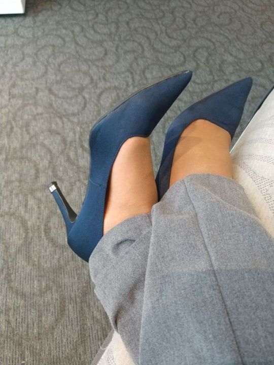 kinkylittlesweetpea:  This is what a working woman’s feet should look like!!!!