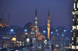 la-nef-des-fous:  Istanbul, by night.