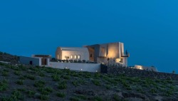 keepingitneutral:   House in Pyrgos, Santorini Island, Greece by Kapsimalis Architects  Giorgos Sfakianakis Photography 