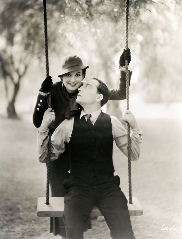busterkeatonseyebrows:Buster Keaton and Phyllis Barry on a swing 💕 https://painted-face.com/