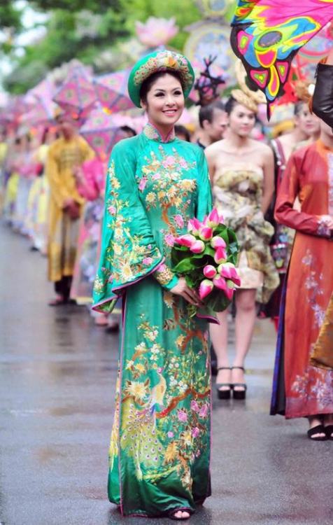 “Miss Ngoc Han in the closing ceremony of traditional craft Hue Festival 2013”