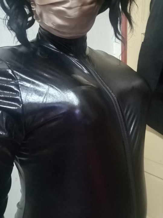 byulu:A mysterious figure busted me out of satin prison. As an exchange, she hired me as a cat burglar…This catsuit doesn’t even have pockets. How am I going to carry stuff?There’s a huge possibility that I’ll get rearrested,