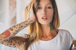 past-her-eyes:  Jacqueline Suicidejacqueline.suicidegirls.comLink