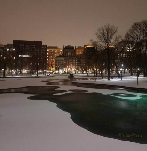 A walk in the park… #winterinthepark #icylake #bostoncommon #snowphotography #nightphotograph