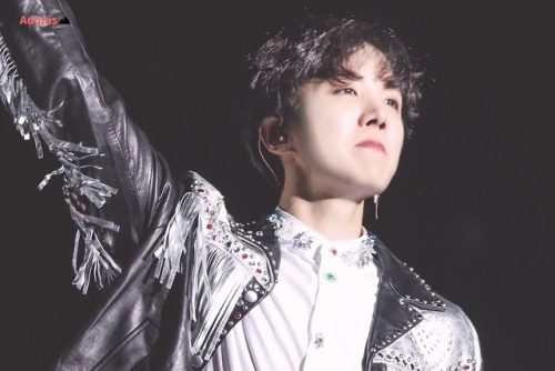 181009 ‘Love Yourself’ Tour in London©  Adonis | Do not edit. (1,2) 
