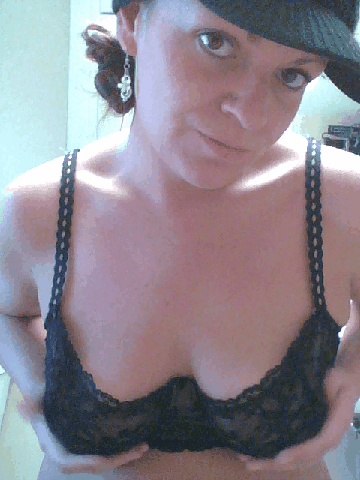 alaskanindianprincess:  Being sexy in the potty at work. ;-) Just because I’m horny.