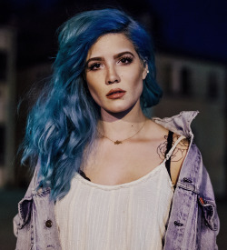 intheflashbulboftheprettycamera:    Halsey