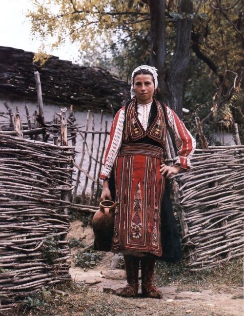 zvetenze:Vlach costumes from Albania