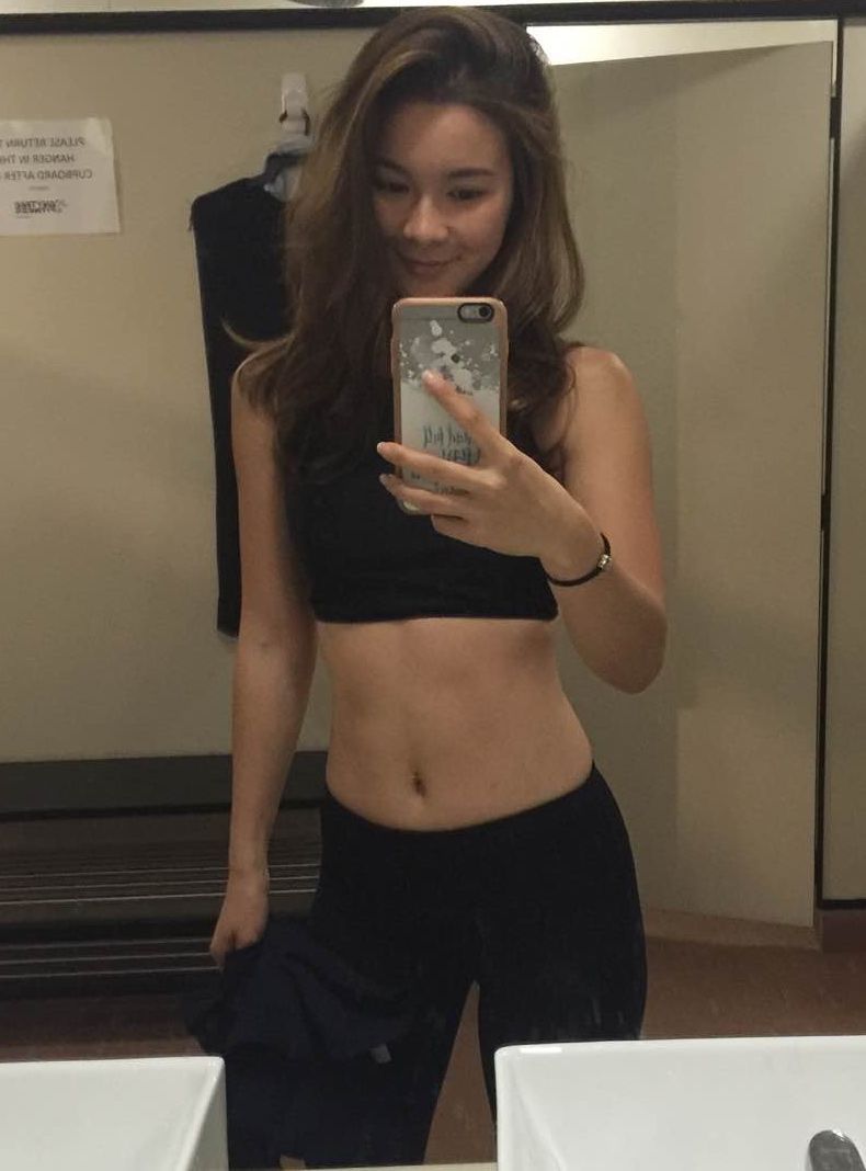 jessicaiswet:   sgrubking:  she’s fit, slim, pretty and tight. perfect for my morning