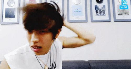 jdw-juseyo:  And Dongwoo’s second broadcast was just him singing at us and naming alcohol he likes, and it was great and everything I needed  