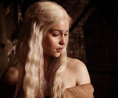 downey-junior:Emilia Clarke as Daenerys Targaryen in GAME OF THRONES | 1x02 - The Kingsroad