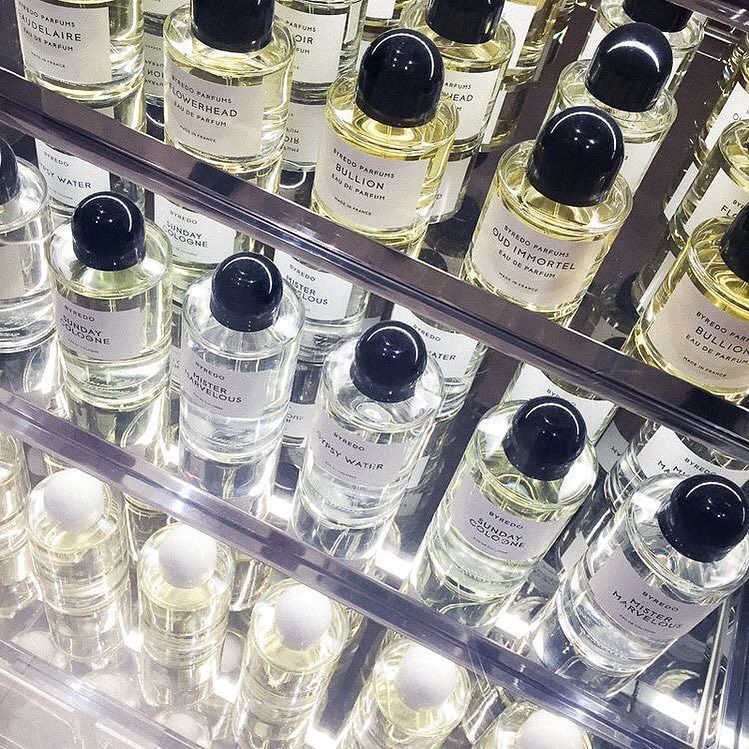 A perfume that, like a garment, moves to suit the woman, her skin. A perfume embraces