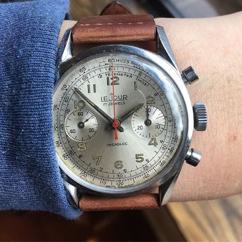 Nice and neat Le Jour. Short and sweet chronograph. via Instagram 1025vintage.com