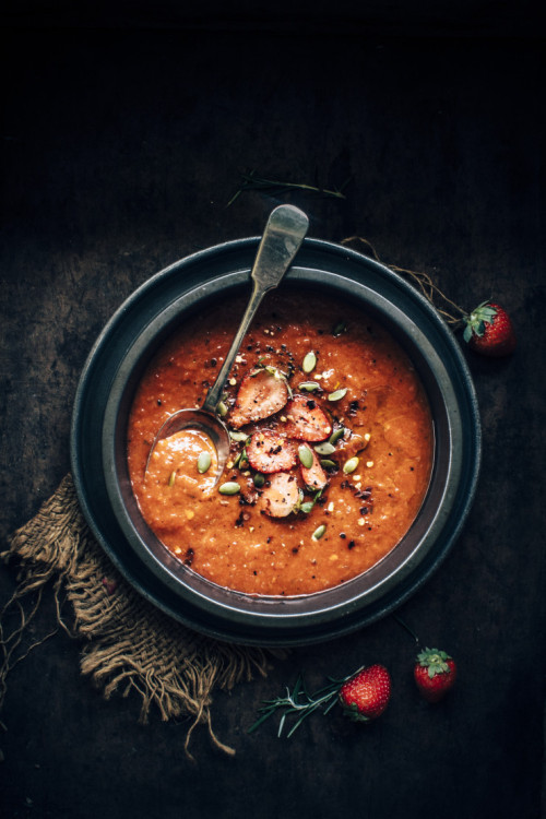 forloveof-food:roasted red pepper and strawberry soupfrom: sugar et al