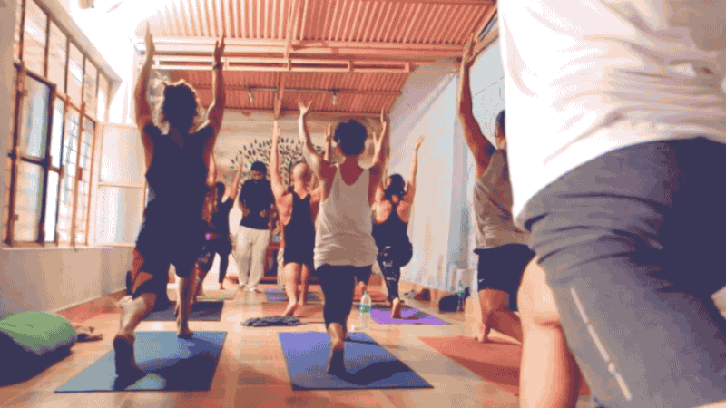 the-art-of-yoga:  Mitra’s class at Yoga Vinni in Rishikeshphotographer yogicasinoॐ☯The