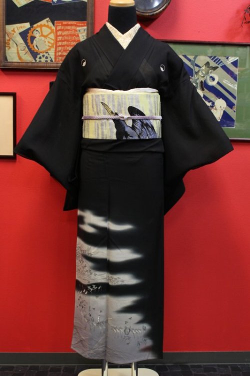 Beautiful crow vintage obi, paired with a summer kurotomesode depicting insects mimicing a daimyo pr