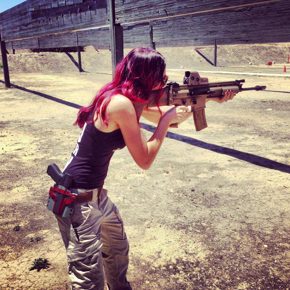 gunrunnerhell:  Nikki Raye A girl and her SCAR. Nice Boba Fett holster. During the