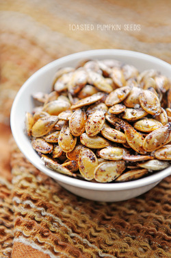 comfortspringstation:  TOASTED PUMPKIN SEEDS If you’re getting ready to carve pumpkins be sure to save those pumpkin seeds for Toasted Pumpkin Seeds. With a few seasonings and a visit to the oven, you can have a tasty and healthy snack at your fingertips.