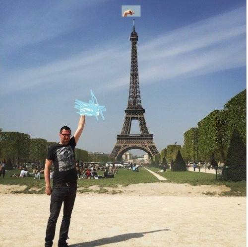 officialfrenchtoast:  “Can someone photoshop the Eiffel Tower under my finger?” x