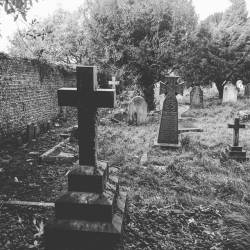 beatasticband:#photography #cemetery #graveyard #UK #england #cross #lancing