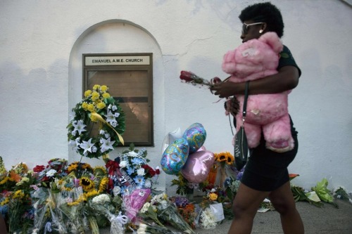 aljazeeraamerica:  Photos: Mourning victims of Charleston shootings Grief and memorials for nine killed in South CarolinaFor more information on the #CharlestonShooting: http://alj.am/kvau