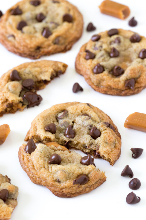 sexy-desserts:  Caramel Stuffed Chocolate Chip Cookies  😫😫😫😫😫😫why am I doing this