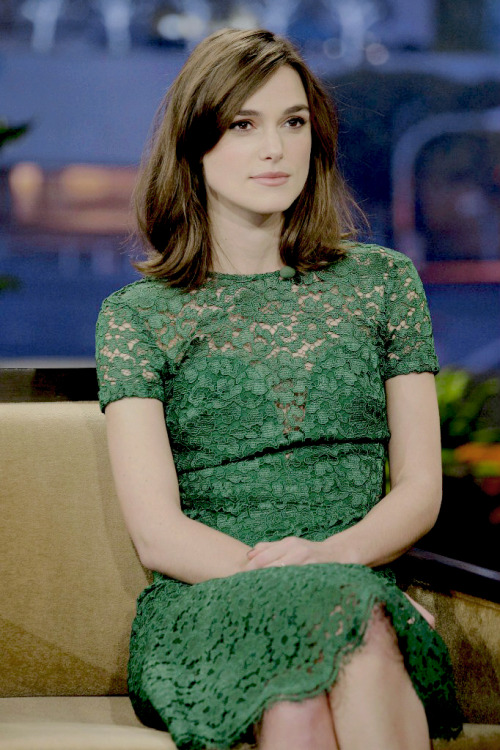 kknightleyaddiction:  Keira Knightley on TV-show «The Tonight Show with Jay Leno» (2012).