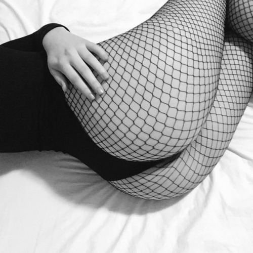 qtxs: ⛓⛓ Thank you @oceannwaves that booty looks delicious in fishnet!