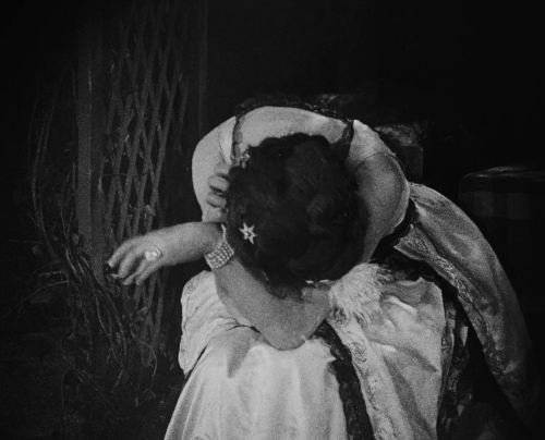 marypickfords:Nana (Jean Renoir, 1926)