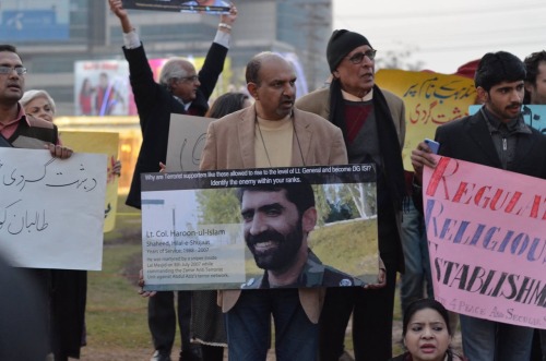 gha-yal: Civil society in Lahore, Pakistan, protests against the brutal suicide attack in an Imam Ba