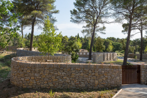 EXTENSION DU CIMETIÈRE DE SAINT-MARC-JAUMEGARDEArchitects : Atelier MosséGimmigPaysagistes : Reliefs