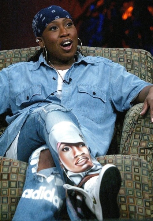 queensofrap: Missy Elliott having a spray painted portrait of herself on her jeans is the amount of 