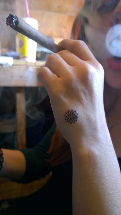 thc-thehappychemical:  Fat blunt😍 photo creds to the best friend!!