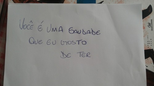 filosofias-de-banheiro:  filosofias-de-banheiro:  Das lembranças que trago na vida, você é a saudade que eu gosto de ter… Só assim sinto você bem perto de mim outra vez