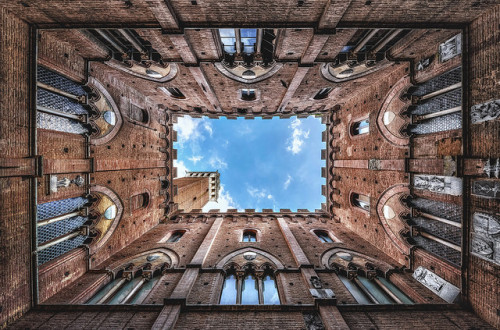 La Torre del Mangia, Siena. by www.massimocuomophotography.com on Flickr.