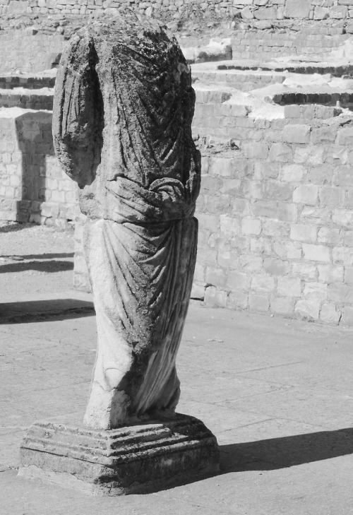 Headless roman era statue, Vaison-la-Romaine, Vaucluse, 2016.
